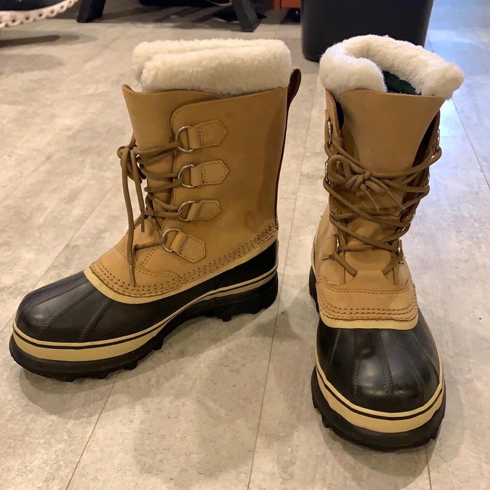 BRAND NEW SOREL waterproof size 9 women’s CARIBOU